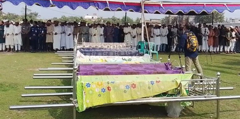 বাগেরহাটে নিহত একই পরিবারের ৯ সদস্যের দাফন সম্পন্ন